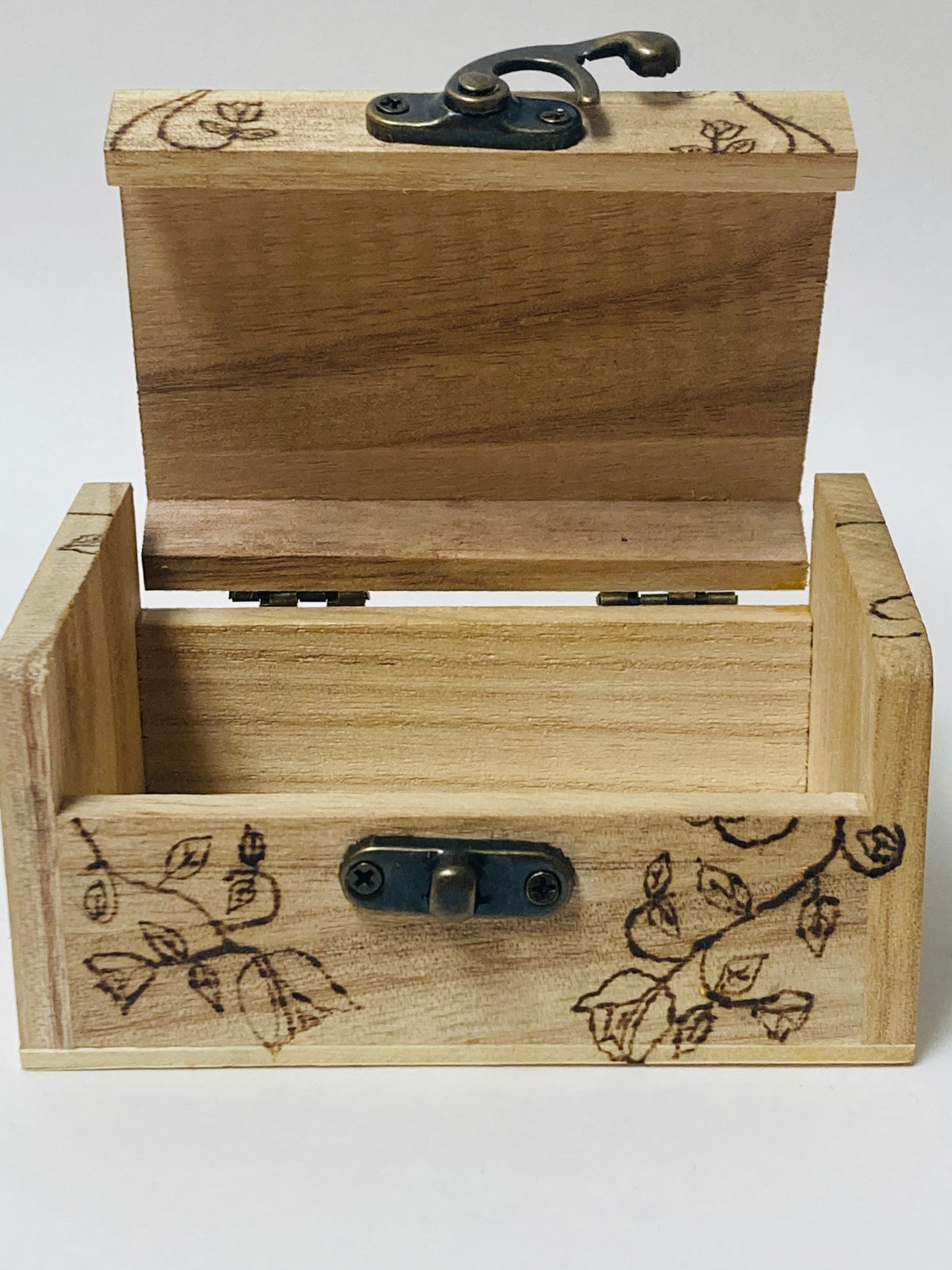 Small Roses and Thorns Box